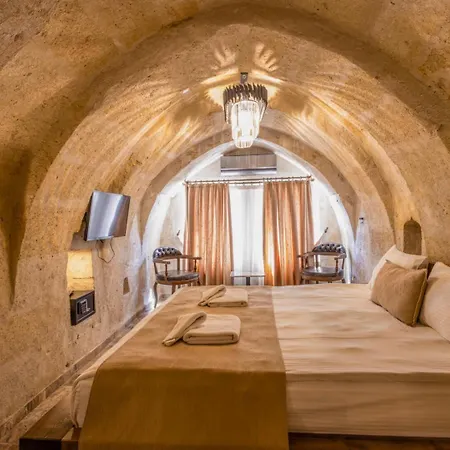 Noah's Ark Cave Hotel 3*