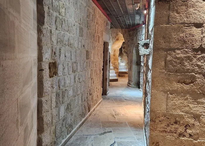 Noah's Ark Cave Hotel 3*